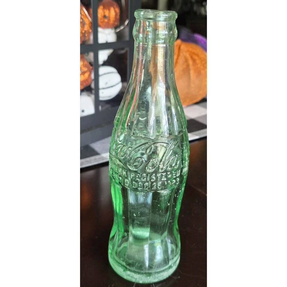 Antique Christmas Coca Cola Hobbleskirt Bottle Pat D, Dec 25, 1923 Green 6oz